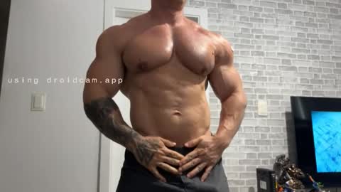 Snapshot of couplemuscle40 chatting on December 2025 01:05:02 PM couplemuscle40 online show from December 2025 01:05:02 PM