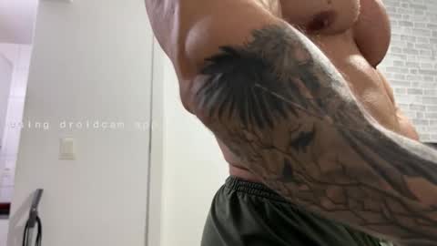 Snapshot of couplemuscle40 chatting on January 2026 11:29:02 PM couplemuscle40 online show from January 2026 11:29:02 PM