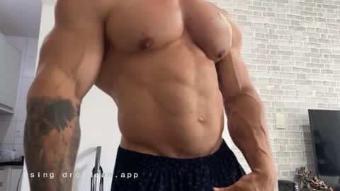 Snapshot of couplemuscle40 chatting on January 2026 04:20:02 PM couplemuscle40 online show from January 2026 04:20:02 PM