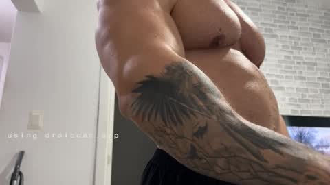 Snapshot of couplemuscle40 chatting on January 2026 07:19:01 PM couplemuscle40 online show from January 2026 07:19:01 PM