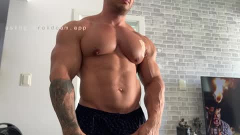 Snapshot of couplemuscle40 chatting on April 2026 12:54:01 PM couplemuscle40 online show from April 2026 12:54:01 PM