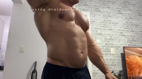 Snapshot of couplemuscle40 chatting on April 2026 02:40:02 AM couplemuscle40 online show from April 2026 02:40:02 AM