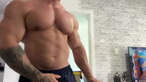Snapshot of couplemuscle40 chatting on April 2026 04:43:02 PM couplemuscle40 online show from April 2026 04:43:02 PM