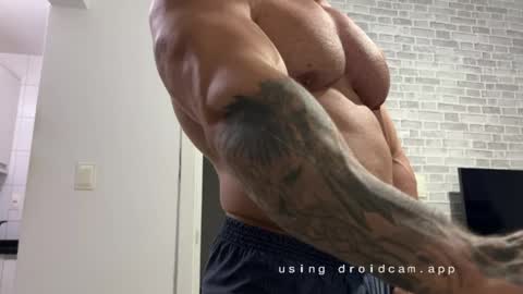 Snapshot of couplemuscle40 chatting on May 2026 11:56:02 PM couplemuscle40 online show from May 2026 11:56:02 PM