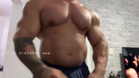 Snapshot of couplemuscle40 chatting on May 2026 03:50:01 PM couplemuscle40 online show from May 2026 03:50:01 PM