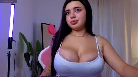 Courtney online show from October 2025 02:47:02 PM