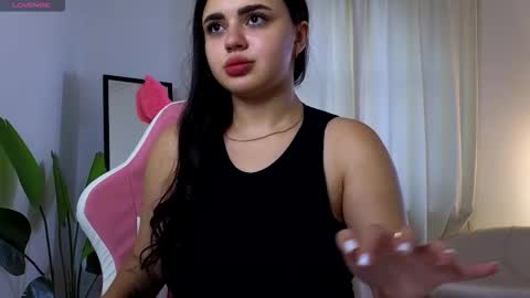 Courtney online show from October 2025 01:15:02 PM