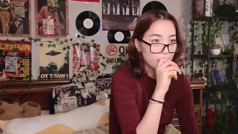 Yuna online show from November 2025 08:07:01 PM