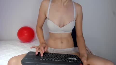 Marce  Online 1pm - 7pm gmt-5 online show from February 2026 02:51:01 AM