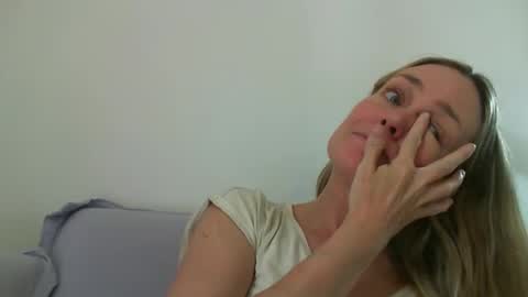 Anny online show from December 2024 02:28:02 PM