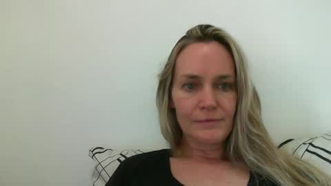Anny online show from December 2024 06:48:01 PM