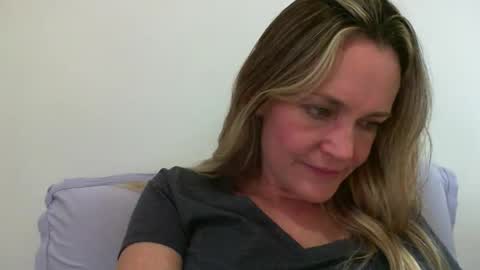 Anny online show from January 2025 06:49:01 PM