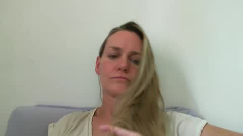 Anny online show from January 2025 07:05:01 PM