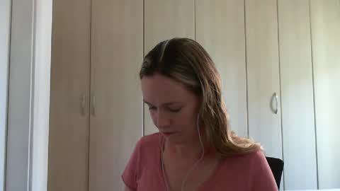 Anny online show from January 2025 10:53:02 AM