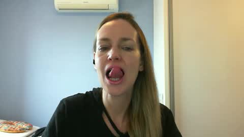 Anny online show from September 2025 11:00:01 AM