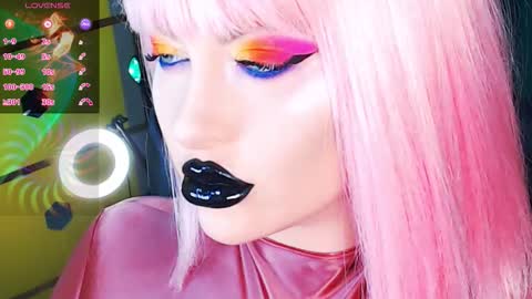 Snapshot of crazypinkyball chatting on September 2025 03:11:01 PM Roxy online show from September 2025 03:11:01 PM