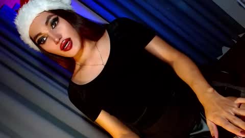 Snapshot of creamycum_celinexxx chatting on December 2024 10:53:01 PM Celine online show from December 2024 10:53:01 PM