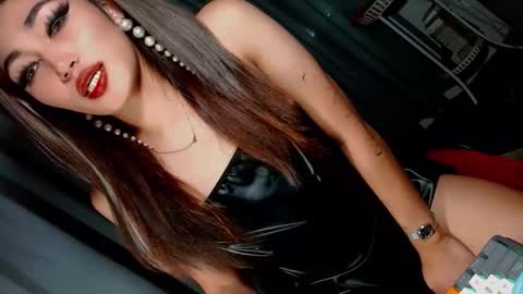 Snapshot of creamycum_celinexxx chatting on January 2025 01:41:01 AM Celine online show from January 2025 01:41:01 AM