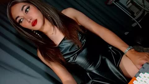 Snapshot of creamycum_celinexxx chatting on January 2025 07:37:01 PM Celine online show from January 2025 07:37:01 PM