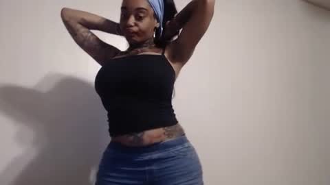 CreamyExotica online show from September 2025 01:02:01 PM