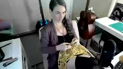 Snapshot of creature_marie chatting on October 2025 01:37:02 AM Creature Marie online show from October 2025 01:37:02 AM