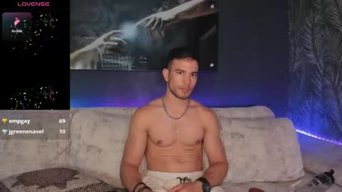Snapshot of crhistian1_ chatting on December 2024 10:54:02 PM CRHISTIAN online show from December 2024 10:54:02 PM