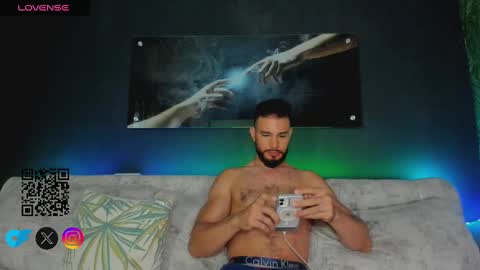 Snapshot of crhistian1_ chatting on March 2025 02:09:01 AM CRHISTIAN online show from March 2025 02:09:01 AM