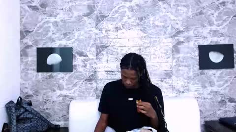 CriisBrown  online show from November 2025 11:18:02 AM