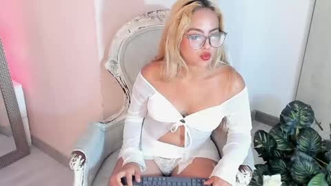 CristyBloom  online show from May 2026 10:48:01 PM