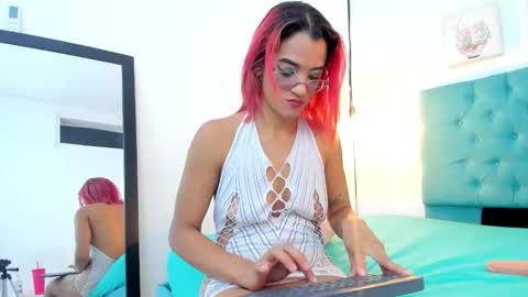 cris_dulce online show from October 2025 06:41:02 PM