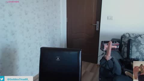 Snapshot of cris_tinne chatting on October 2025 07:34:01 AM cris_tinne online show from October 2025 07:34:01 AM