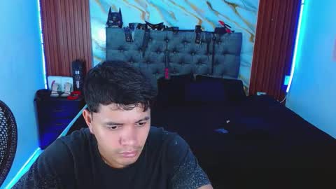 CRISANDMERY online show from December 2025 02:39:01 AM