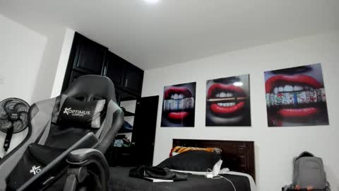 Snapshot of crisgutierrez chatting on November 2025 12:42:02 AM Cris Gutierrez online show from November 2025 12:42:02 AM