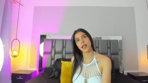 Snapshot of crisle_11 chatting on June 2026 12:22:01 PM Cris online show from June 2026 12:22:01 PM