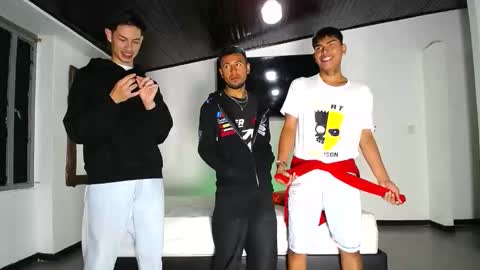 Snapshot of crismens chatting on October 2025 11:41:02 AM crismens online show from October 2025 11:41:02 AM