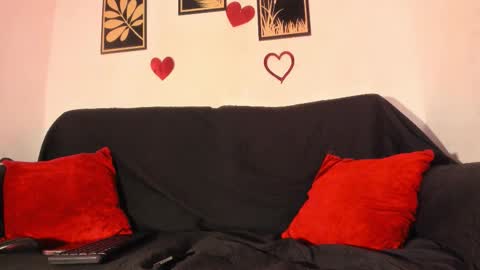 criss_zuri online show from February 2026 01:07:02 PM