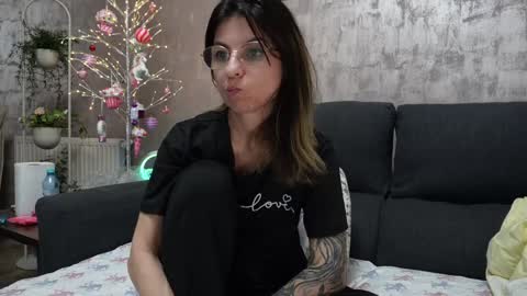 Snapshot of crissy_love chatting on January 2025 11:27:02 PM crissy_love online show from January 2025 11:27:02 PM