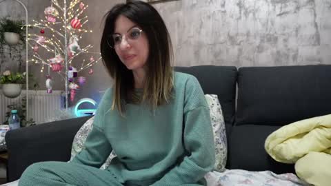 Snapshot of crissy_love chatting on January 2025 03:14:01 AM crissy_love online show from January 2025 03:14:01 AM