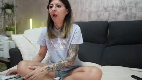 Snapshot of crissy_love chatting on February 2025 10:43:02 PM crissy_love online show from February 2025 10:43:02 PM