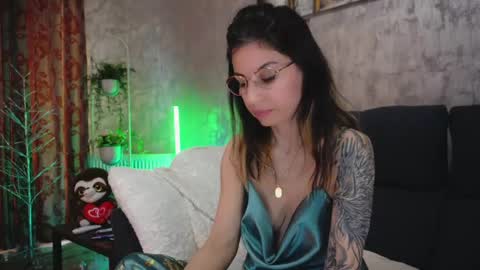 Snapshot of crissy_love chatting on February 2025 07:43:01 AM crissy_love online show from February 2025 07:43:01 AM