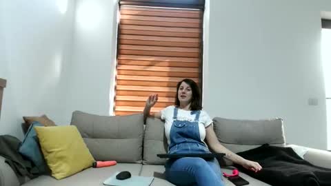 Snapshot of cristaelio chatting on May 2026 03:16:02 PM Crista-Elio online show from May 2026 03:16:02 PM