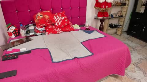 Snapshot of cristal_18xxx chatting on December 2024 06:43:01 AM Cristal online show from December 2024 06:43:01 AM