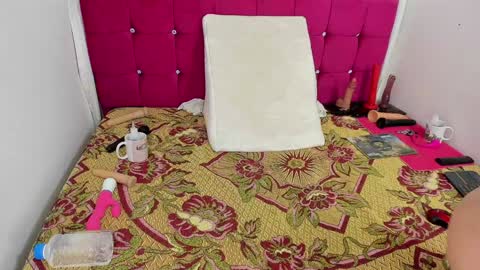 Snapshot of cristal_18xxx chatting on January 2025 12:48:02 AM Cristal online show from January 2025 12:48:02 AM