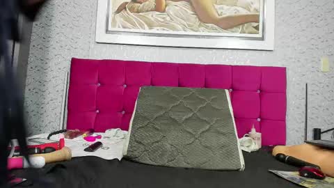 Snapshot of cristal_18xxx chatting on September 2025 03:01:01 PM Cristal online show from September 2025 03:01:01 PM