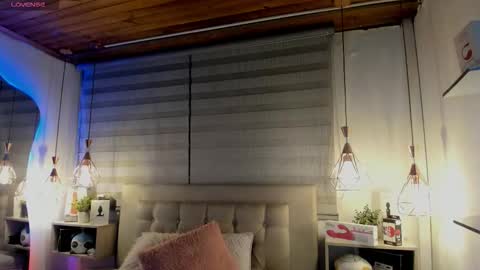 Cristal online show from October 2025 05:04:01 AM