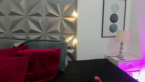 Snapshot of cristal_rosee11 chatting on June 2026 12:30:01 PM Cristal online show from June 2026 12:30:01 PM