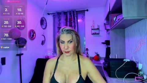 Snapshot of cristalayala_ chatting on May 2026 12:17:01 AM Cristal Ayala online show from May 2026 12:17:01 AM