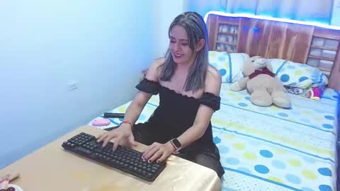 Snapshot of cristall_dulce_ chatting on December 2024 12:11:01 AM cristall online show from December 2024 12:11:01 AM