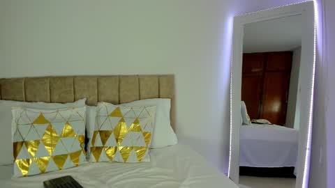 cristal walker online show from November 2025 12:05:02 PM