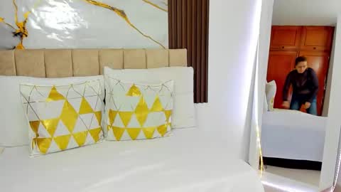 cristal walker online show from February 2026 10:32:01 AM